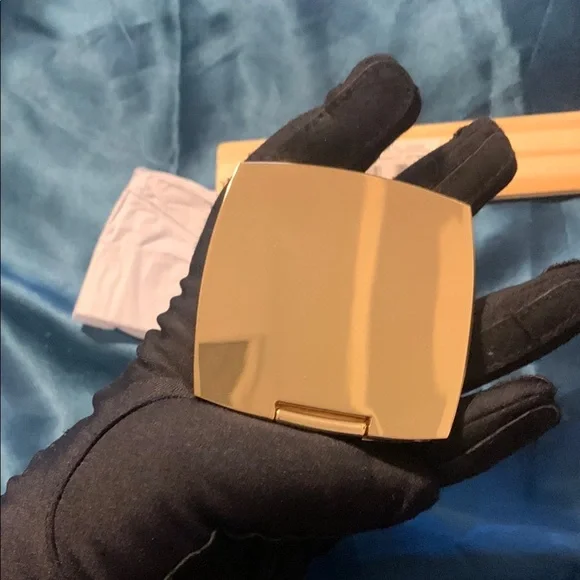 Dior Luxurious Gold Compact (heavy) - Picture 4 of 6